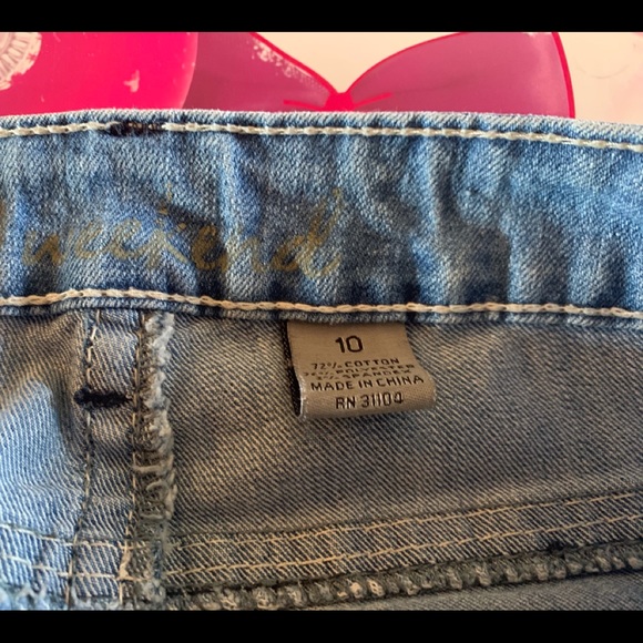 Weekend Capri Jeans - Picture 11 of 11